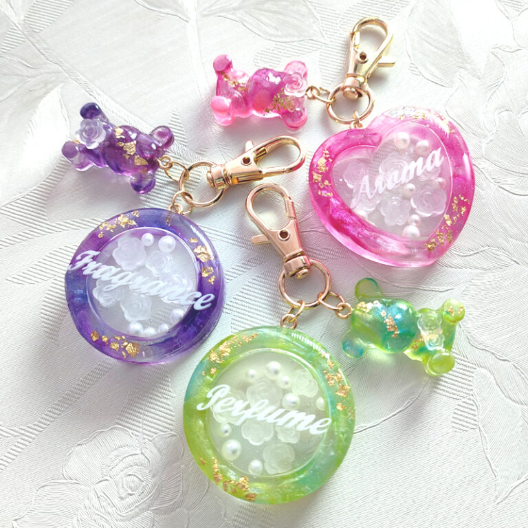 海外 ハンドメイド レジン チャーム キーホルダー ✱ 花と蝶 あじさい